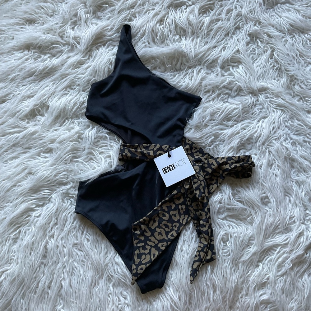 🆕 Beach Riot Women's One Piece With Leopard Tie - Picture 8 of 8